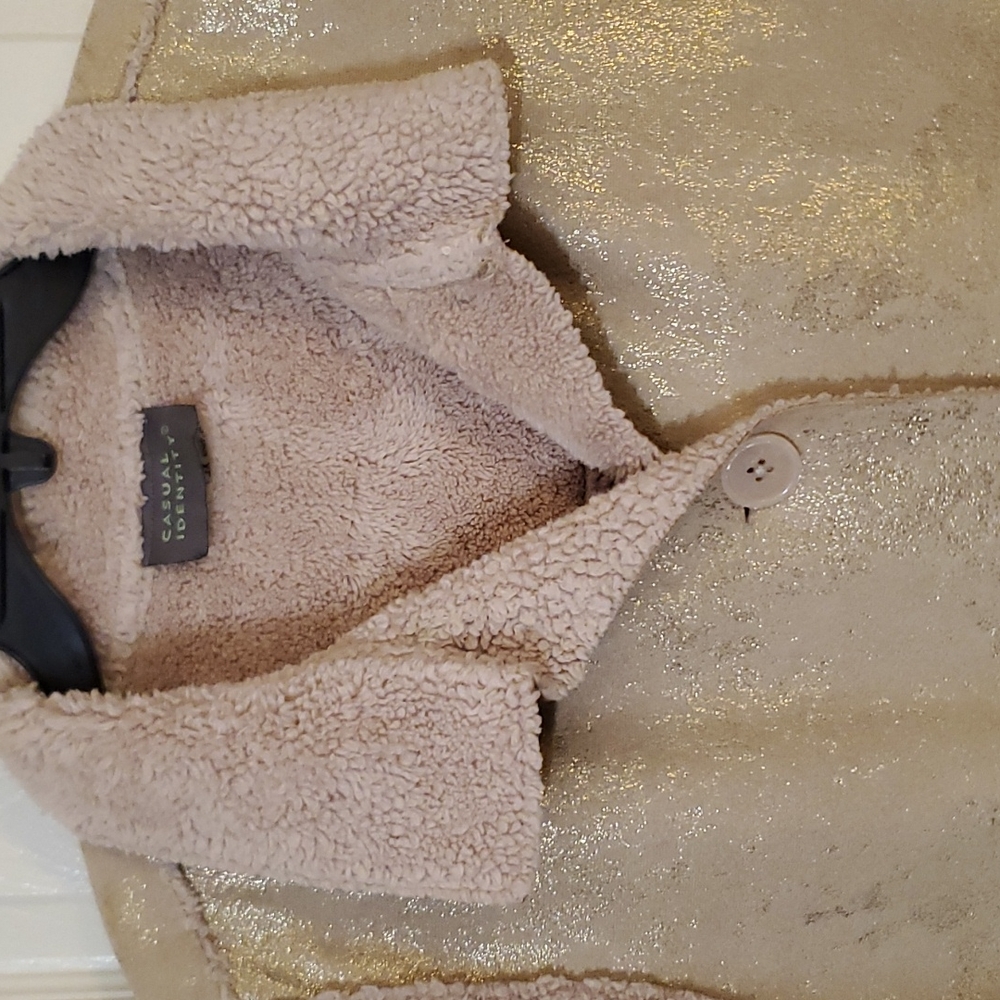 XL Gold Vest - Picture 2 of 8